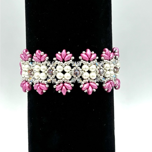 Hand Crafted Pink Pearl Victorian Beaded Bracelet - Picture 3 of 9